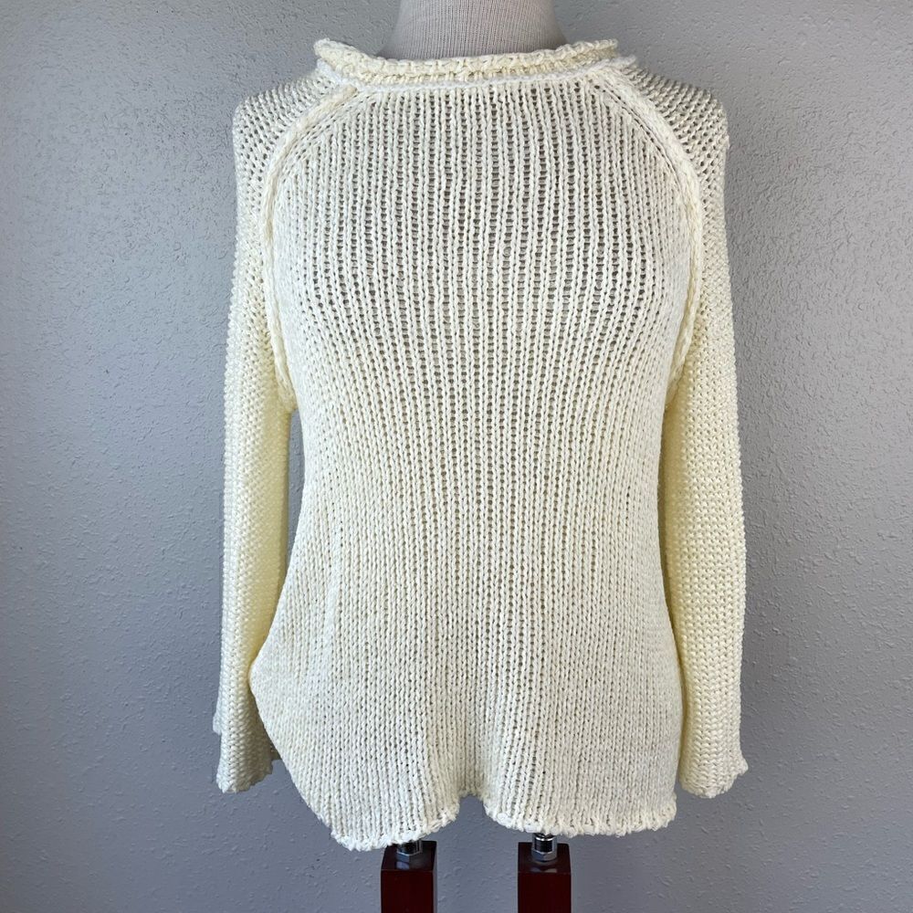 Aakaa knit Sweater Size L EUC